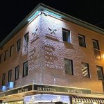 Fasadtexter plåt